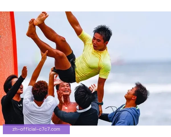 冲浪公开赛：激情澎湃 浪逐风尚