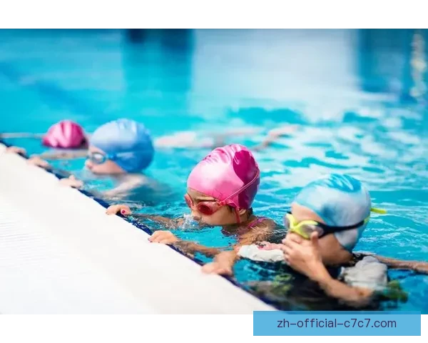 学会游泳：详细入门教程及技巧分享